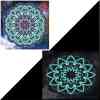 Mandala 1 i selvlysende diamanter i diamond paint